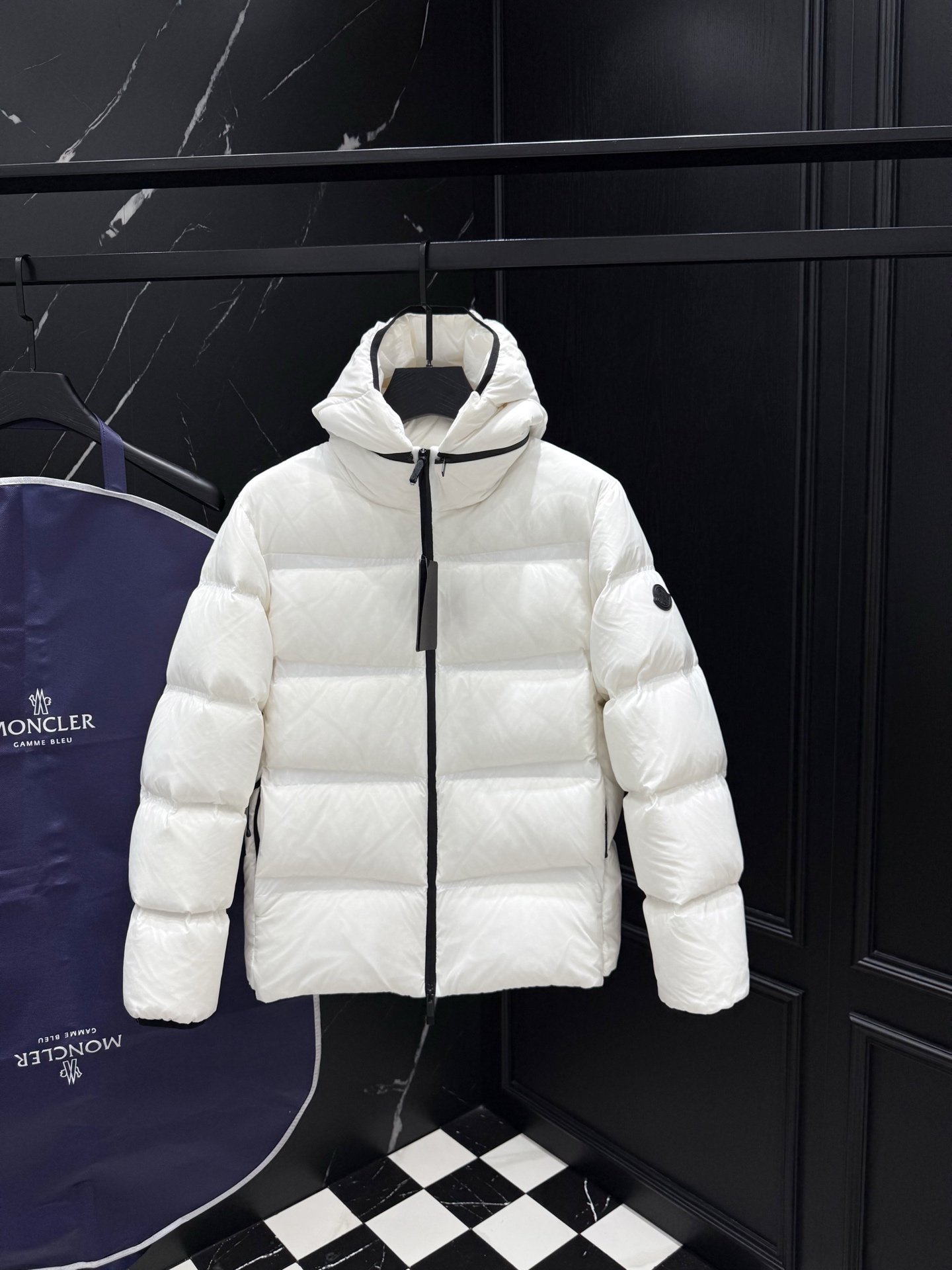 몽클레르(Moncler) 카미 블루(Cammi Bleu) 다운