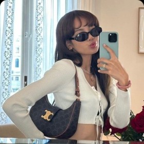 블랙핑크 리사 픽 #셀린느 아바 트리오페 숄더백